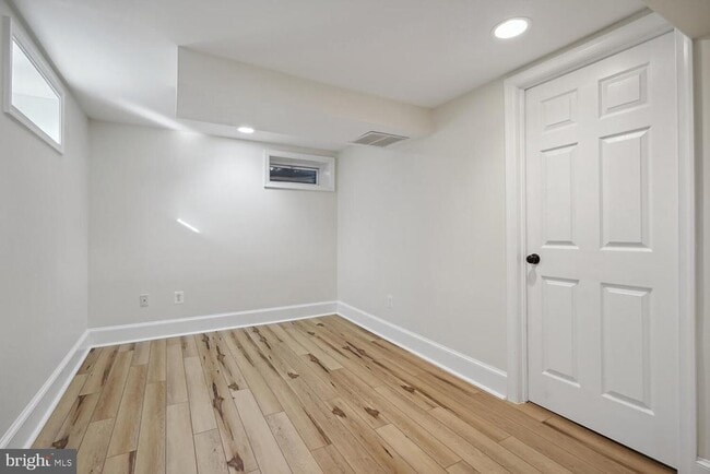 Building Photo - 313 E Mason Ave