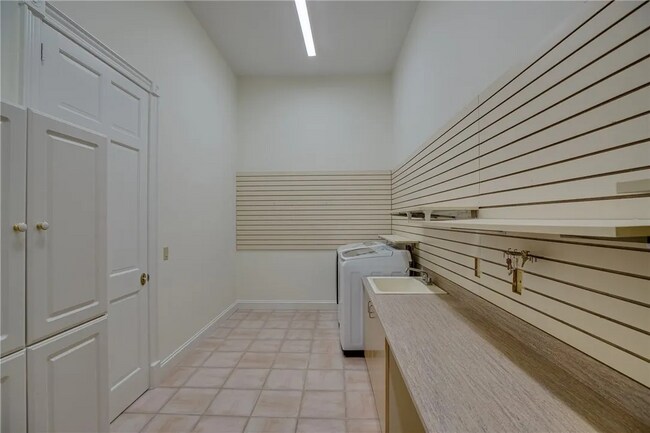 Building Photo - 8414 Poinciana Pl
