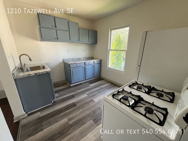 Building Photo - 1210 Tazewell Ave SE