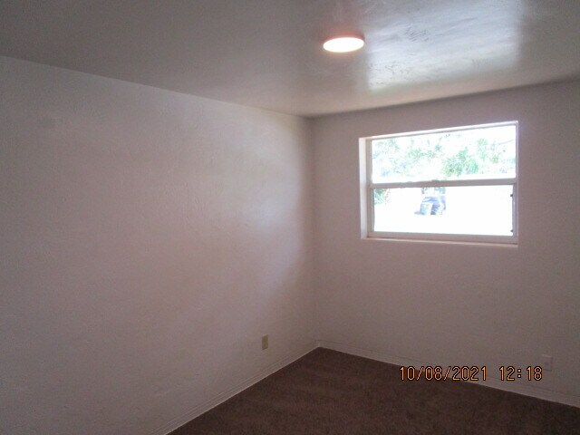 Building Photo - 1262 Essex Rd