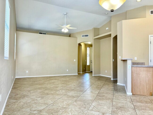 Building Photo - 6660 E Roland St