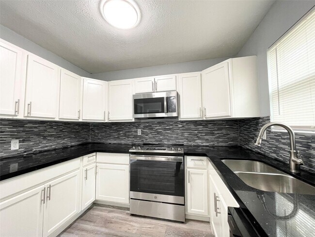 Building Photo - 2036 County Rd 3434N