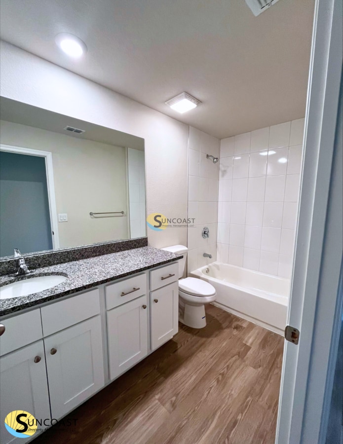 Building Photo - 353 Reeves St