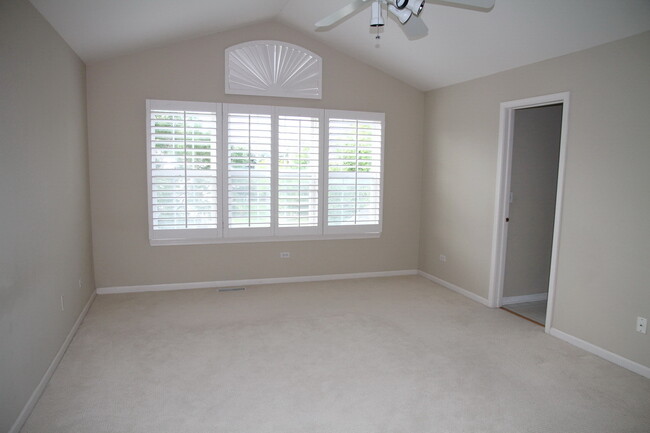 Building Photo - 2723 Whitehall Ln