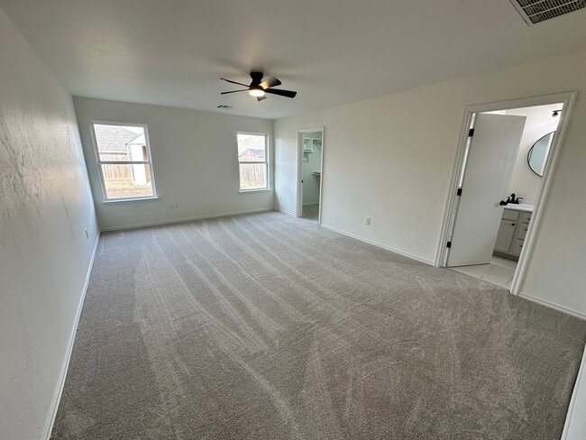 Building Photo - Beautiful 3bed/2bath House Available Near Tinker and Oklahoma Heart Hospital!