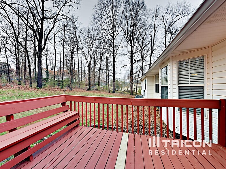 Building Photo - 345 Woods Ln