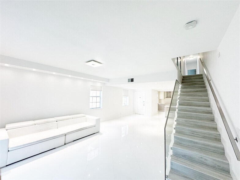 Building Photo - 1549 Barcelona Way