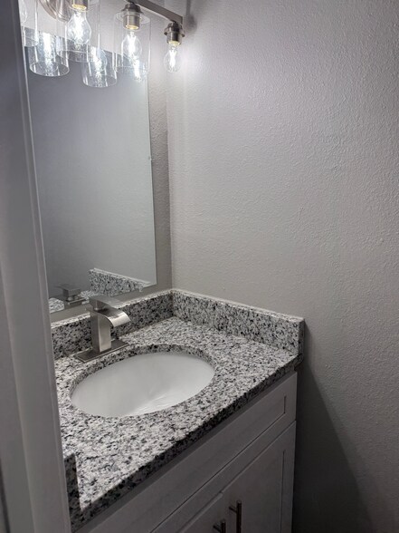 Building Photo - 6021 Camellia Dr