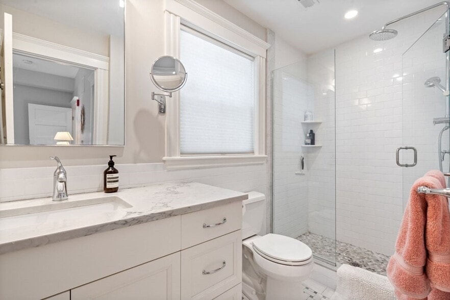 Building Photo - 35 Upland Rd