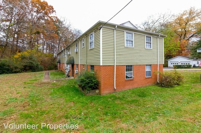 Building Photo - 3301 Pinewood Ave