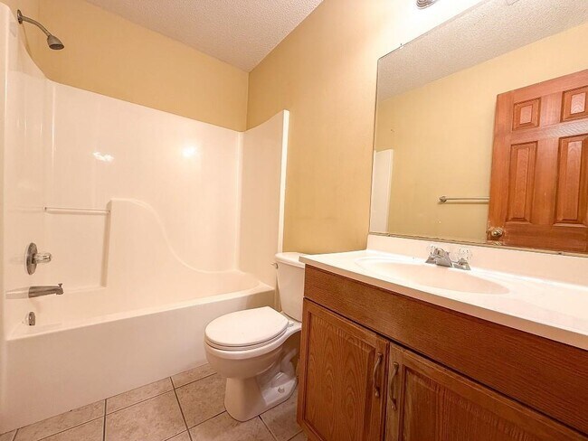 Building Photo - 2544 Oakmont Ct