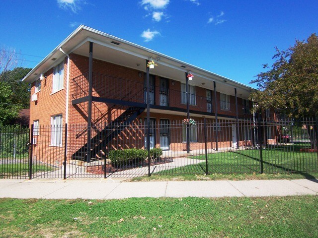 Building Photo - 15811 Harper Ave