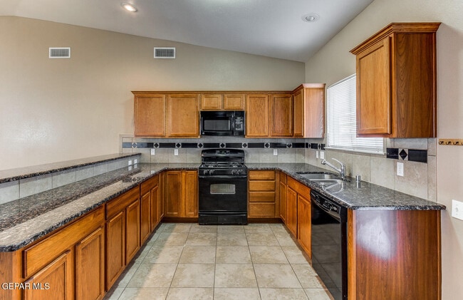 Building Photo - 5819 Redstone Rim Dr
