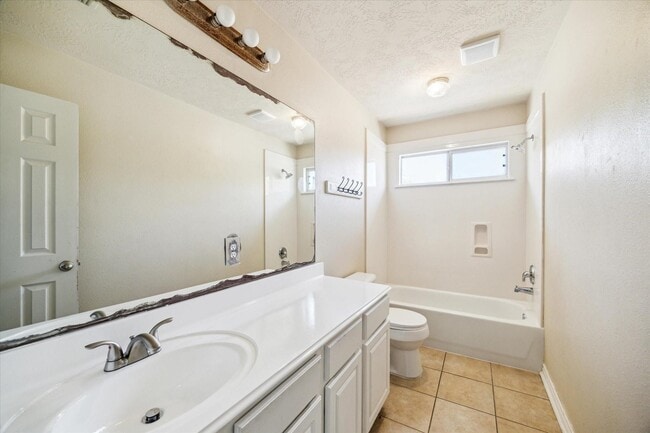 Building Photo - 9311 Sunlit Park Dr