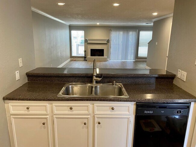 Building Photo - 74 April Hill