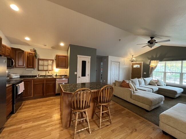 Building Photo - 312 High Meadows Dr