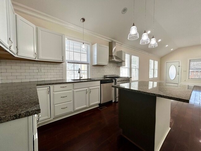 Building Photo - 202 Maurice St