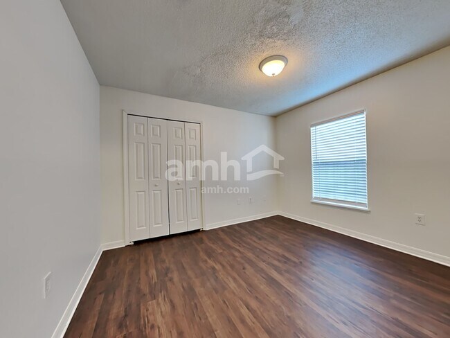 Building Photo - 6686 Gentle Oaks Dr E