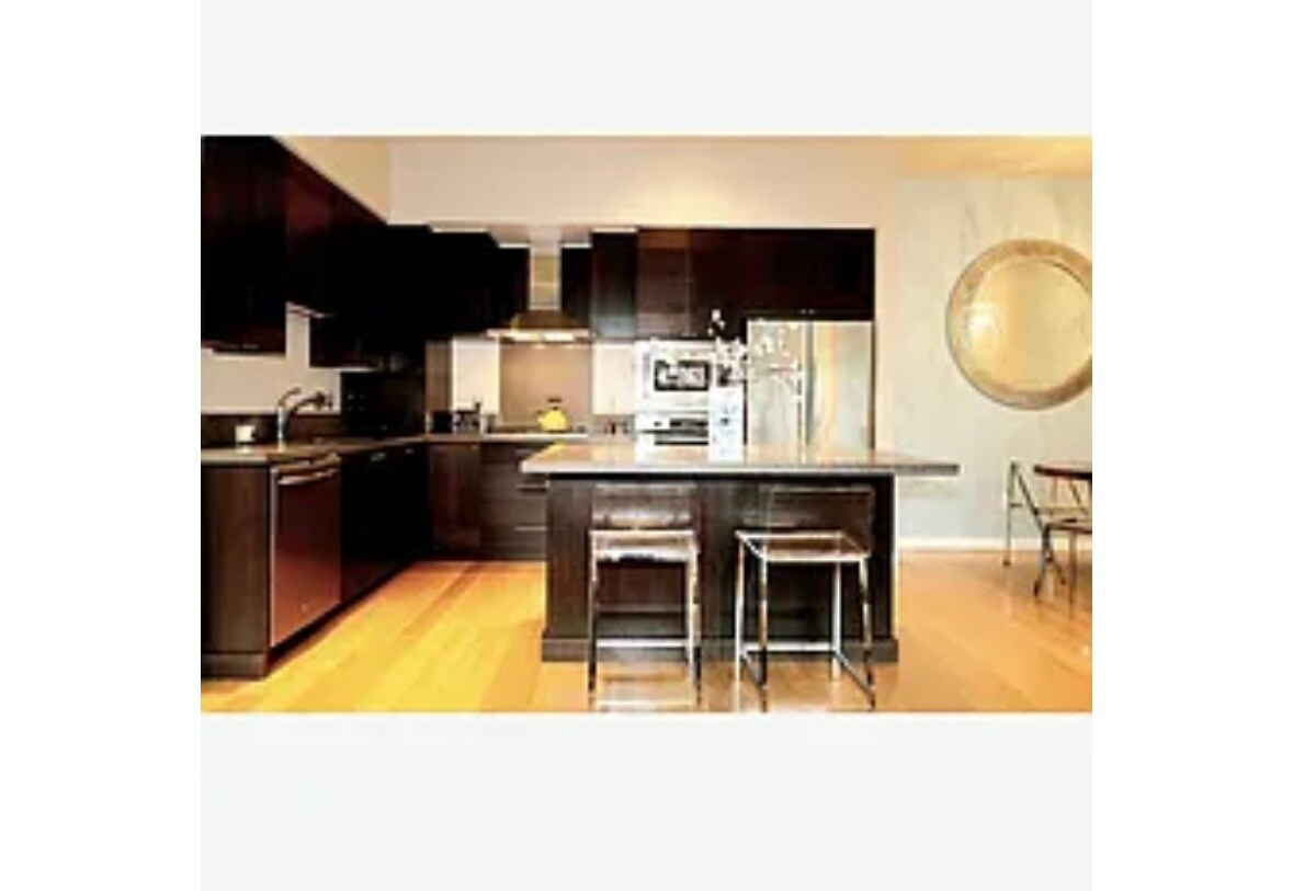 Building Photo - 1900 S River Dr