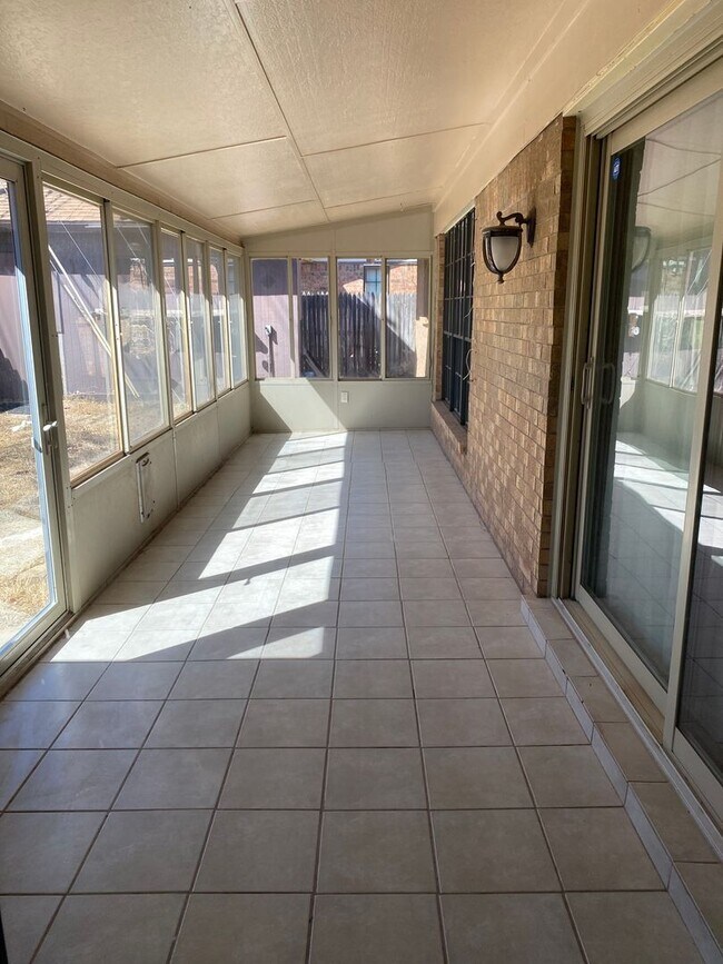 Building Photo - Eastside Beauty with an updated kitchen and sunroom