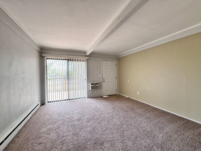 Building Photo - Cute 1 Bedroom-2nd floor Condo in Windsor