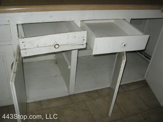 Building Photo - 3 br, 1 bath House - 809 North Garth St.