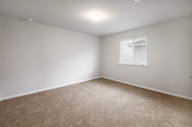 Building Photo - 112 Eagle Lake Dr