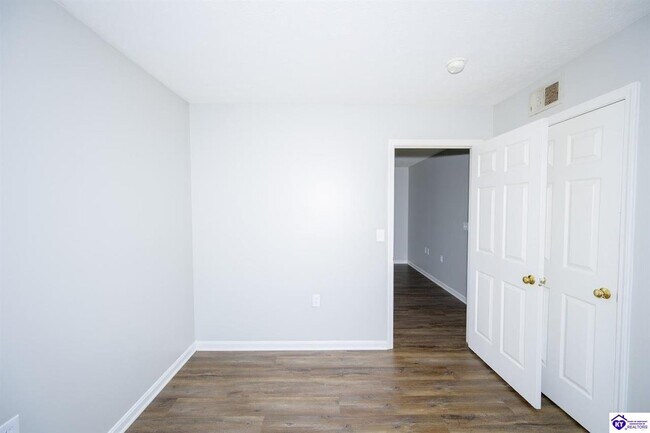 Building Photo - 621 Stewart St