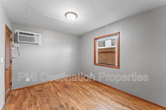 Building Photo - 533 Brown Ave