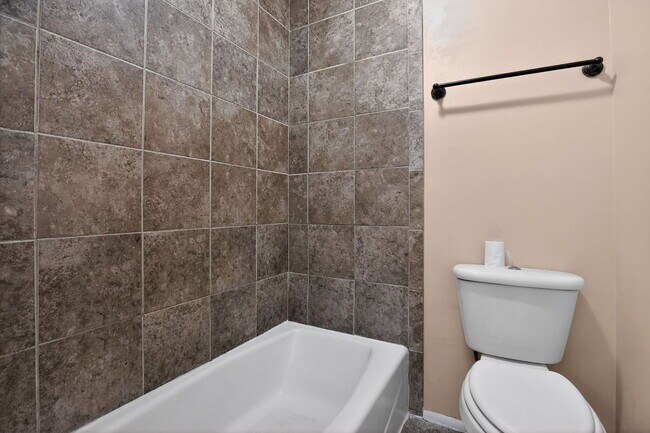 Building Photo - 1537 Bryan Ct