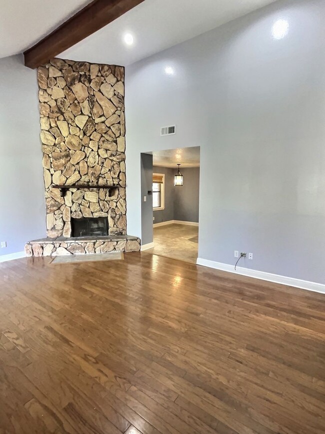 Building Photo - Spacious 4 bedroom home in Ocean Springs!