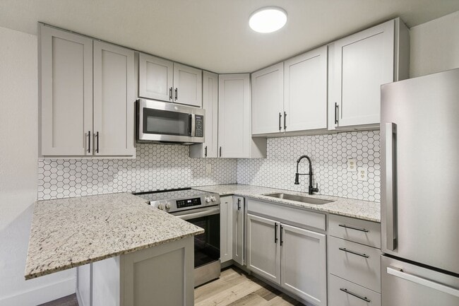 Building Photo - CHARMING 1-BEDROOM CASITA IN DENVER HEIGHTS