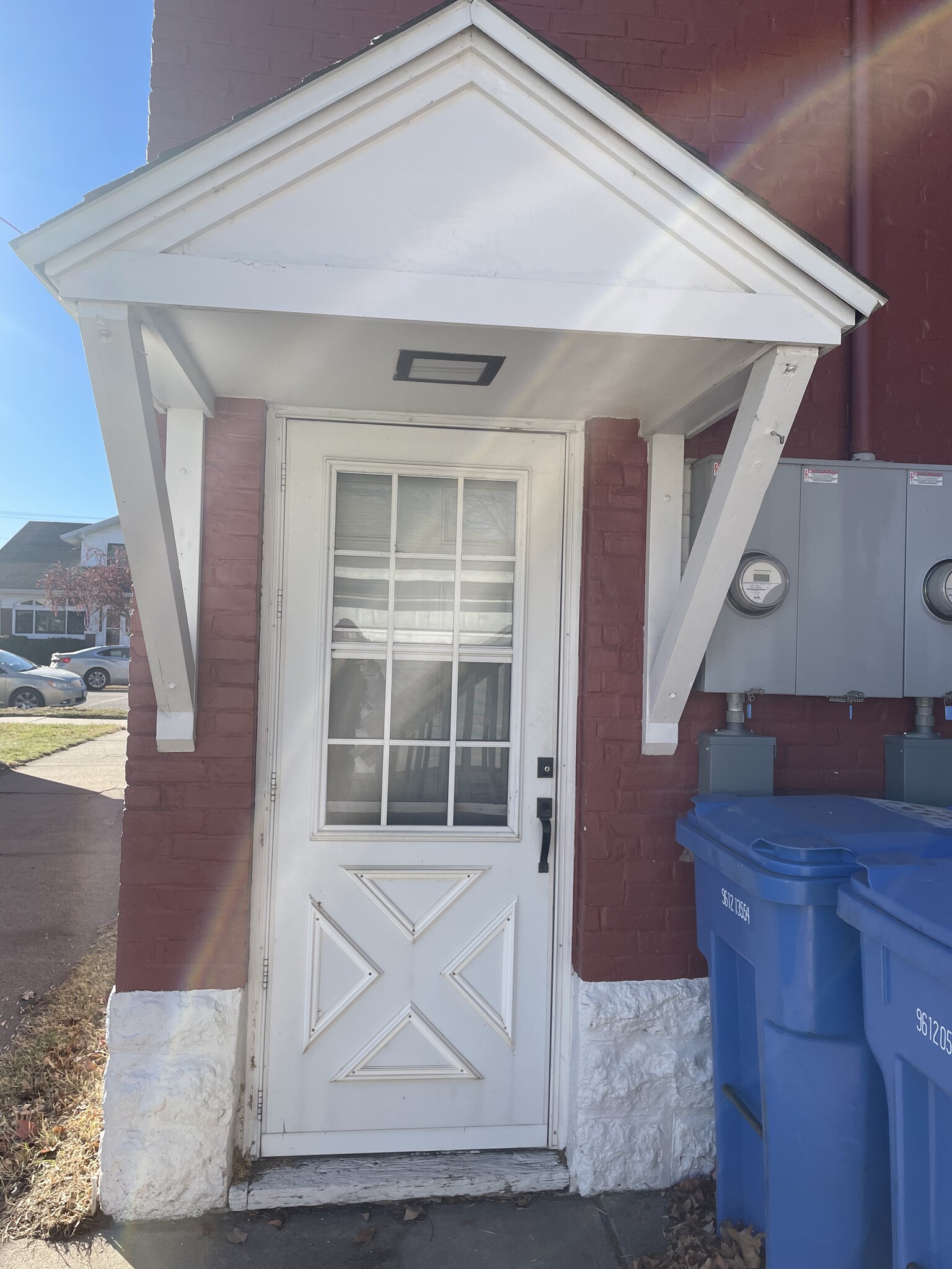 Back Door - 556 E 5th St