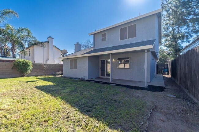 Building Photo - 3 bedroom minutes from shopping & freeway access!