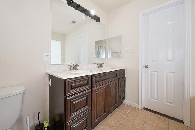 Building Photo - 3327 Bluebird Park Ln