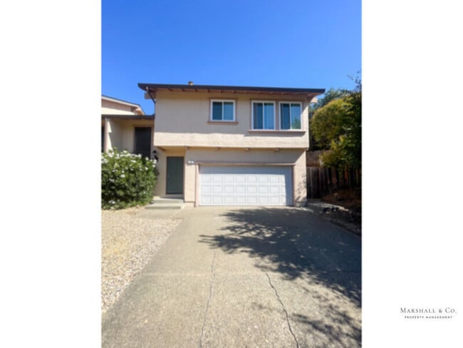 Primary Photo - UPDATED AND BEAUTIFUL 2BR/1BA DUPLEX TOWNHOME, NEW WOOD FLOORING, PRIV. ENCLOSED BACK YARD, 2 CAR GA