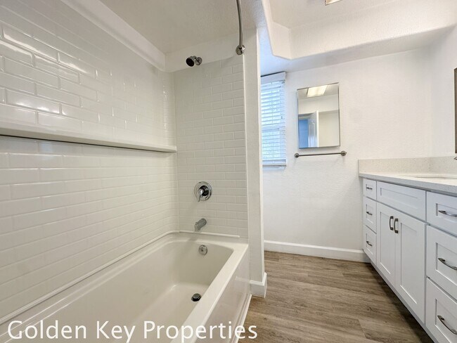 Building Photo - 1BR/1BA Apartment Across From the Beach!