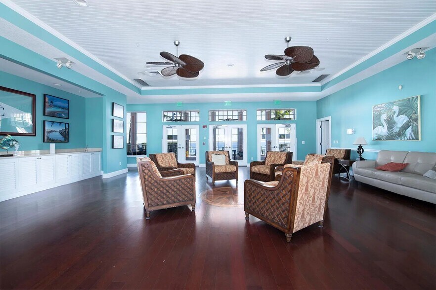 Building Photo - 4858 Coquina Key Dr SE
