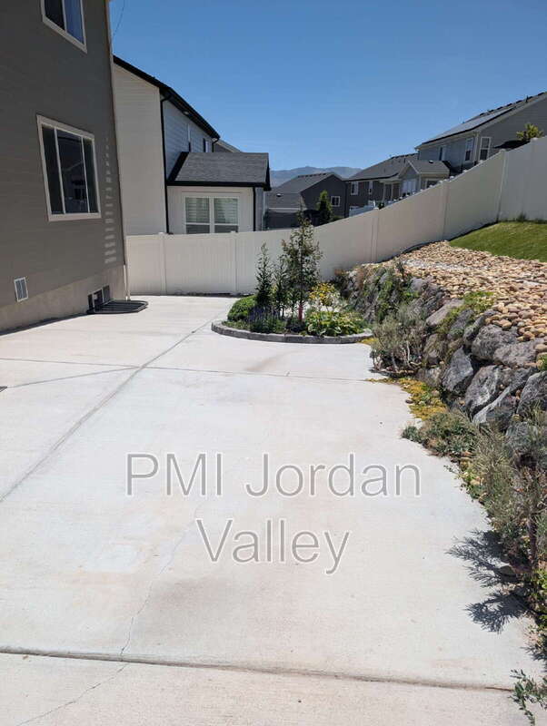 Building Photo - 2123 Wallflower Dr