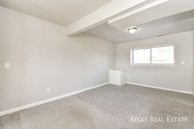 Building Photo - 4340 College View Dr