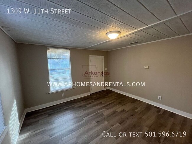 Building Photo - 1309 W 11th St