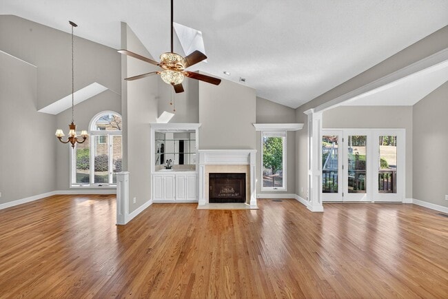 Building Photo - 205 Club Villa Dr W