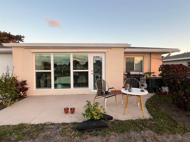 Building Photo - 8777 Warwick Dr