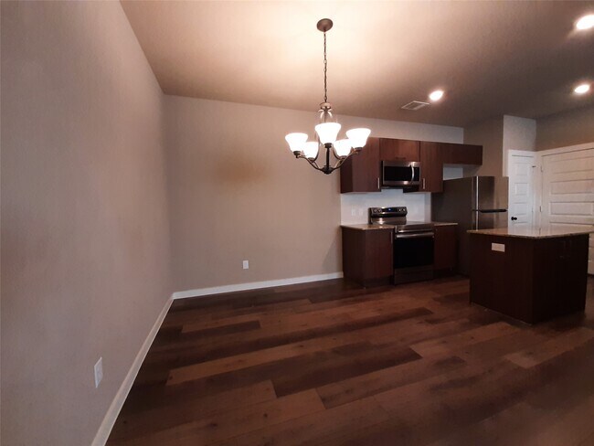 Building Photo - 9741 Grosbeak Ln