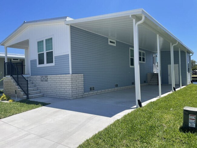 Building Photo - 5652 Blue Harbor Dr