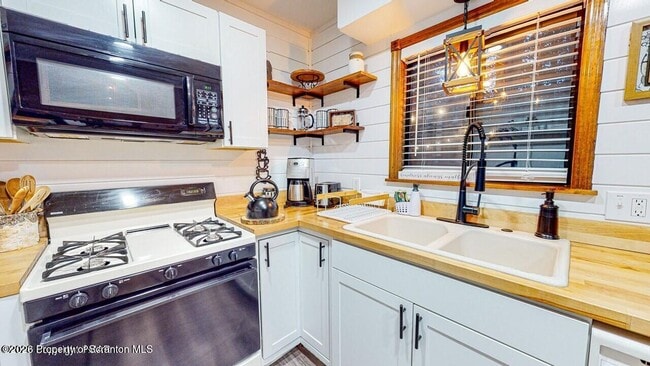 Building Photo - 2823 Fairhaven Dr