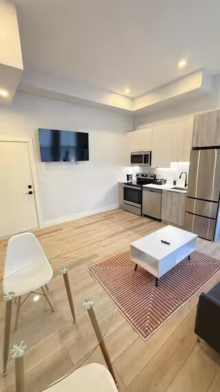 Building Photo - 3439 Lancaster Ave