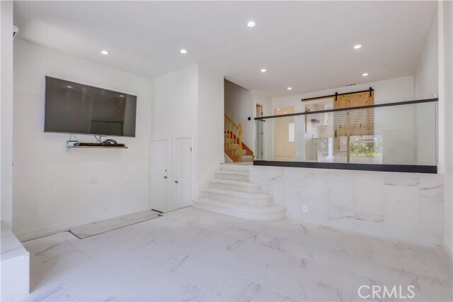 Building Photo - 10 Stardust