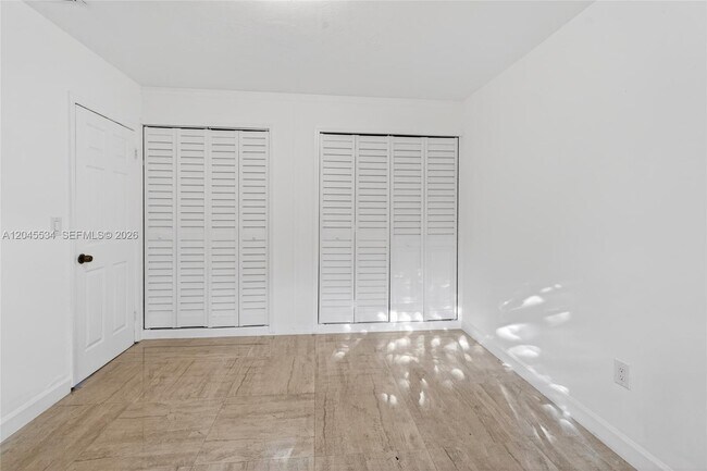 Building Photo - 1350 NE 149th St