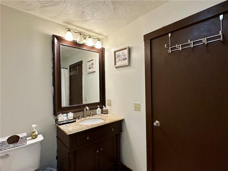 Building Photo - 44 Beatrice Ave